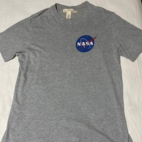 H&M x L.O.G.G. NASA shirt - Picture 1 of 3